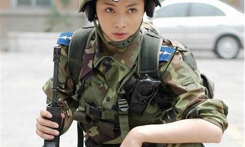 美国女兵救护军服图片高清最新(美国士兵救人)